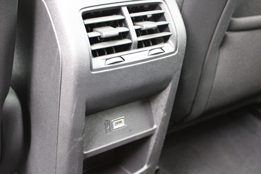 Opel Astra 1.6 Hybrid Ultimate | Panoramadak | Matrix | 360 Camera | AGR | Black Pack