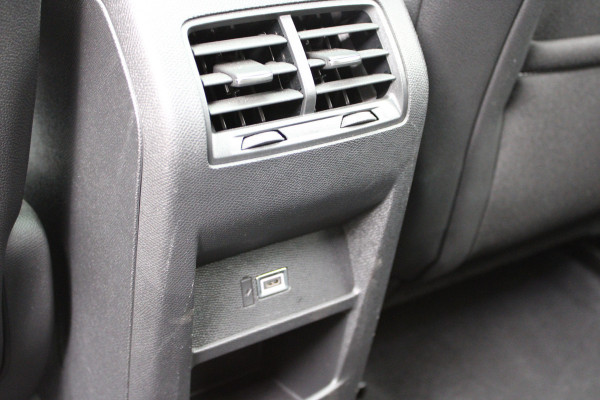 Opel Astra 1.6 Hybrid Ultimate | Panoramadak | Matrix | 360 Camera | AGR | Black Pack