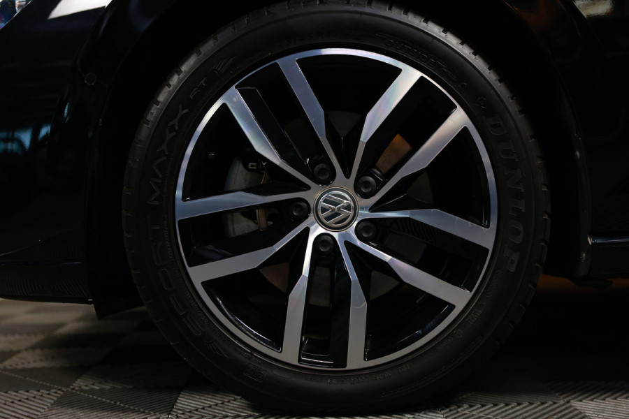 Volkswagen Golf 1.4 eHybrid Style PANO CARPLAY ACC CAMERA THAAK SFEER "22