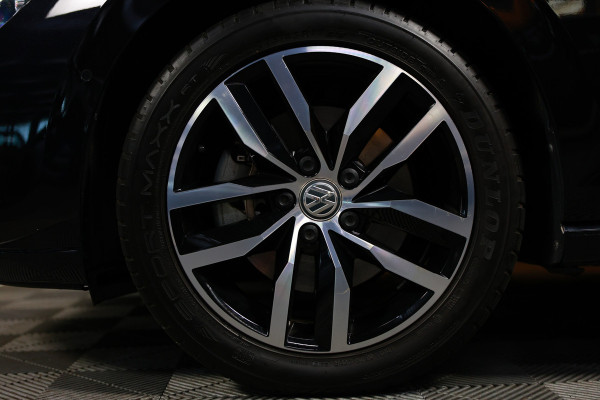 Volkswagen Golf 1.4 eHybrid Style PANO CARPLAY ACC CAMERA THAAK SFEER "22