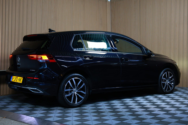 Volkswagen Golf 1.4 eHybrid Style PANO CARPLAY ACC CAMERA THAAK SFEER "22