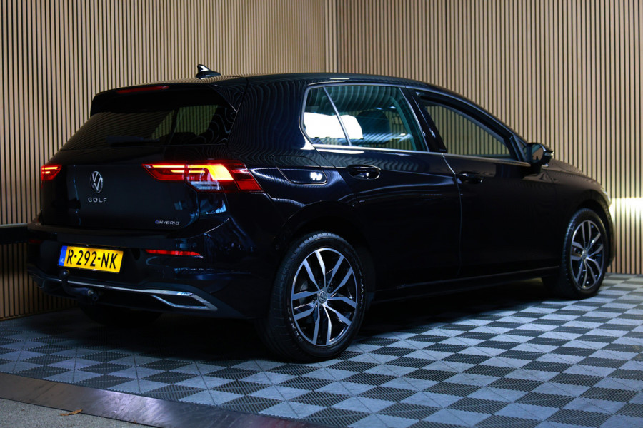 Volkswagen Golf 1.4 eHybrid Style PANO CARPLAY ACC CAMERA THAAK SFEER "22