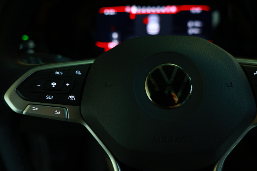 Volkswagen Golf 1.4 eHybrid Style PANO CARPLAY ACC CAMERA THAAK SFEER "22
