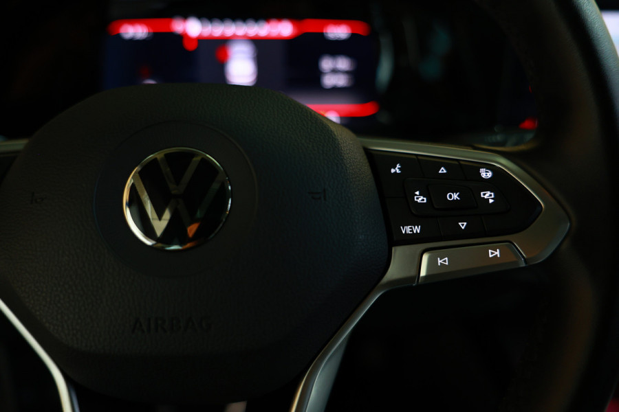 Volkswagen Golf 1.4 eHybrid Style PANO CARPLAY ACC CAMERA THAAK SFEER "22