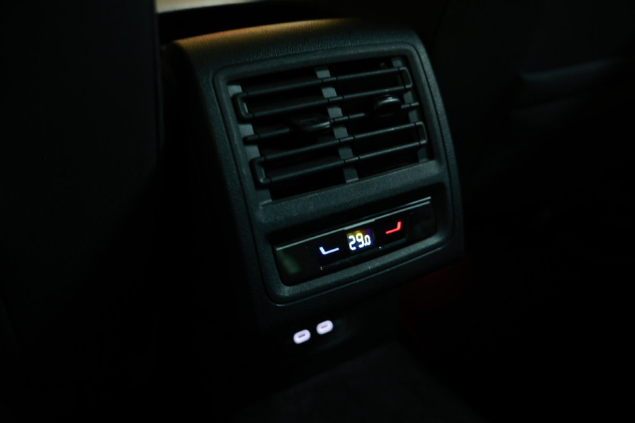 Volkswagen Golf 1.4 eHybrid Style PANO CARPLAY ACC CAMERA THAAK SFEER "22