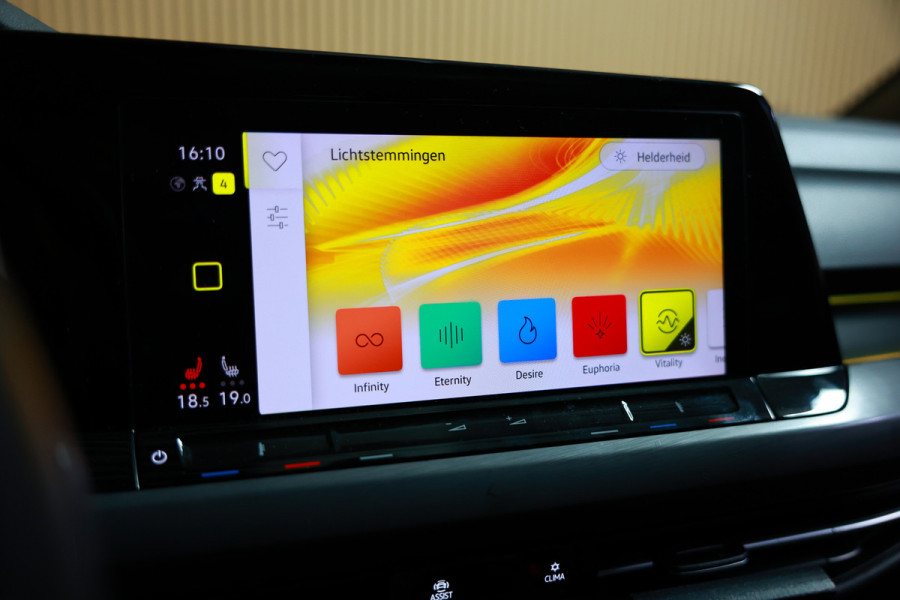 Volkswagen Golf 1.4 eHybrid Style PANO CARPLAY ACC CAMERA THAAK SFEER "22