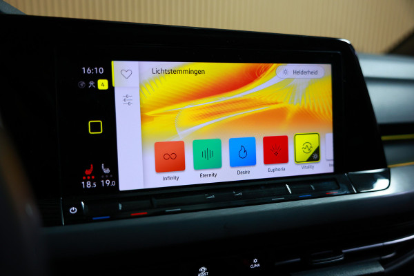 Volkswagen Golf 1.4 eHybrid Style PANO CARPLAY ACC CAMERA THAAK SFEER "22