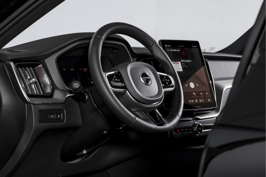 Volvo XC60 2.0 T8 Plug-in hybrid AWD Plus Black Edition - Facelift MY26 | S/K Panodak | Dig.Cockpit | Adapt.Cruise | Stoel-+Stuurverw. | NAV+App.Connect | Auto.Airco | Harmon Kardon | LM 21" | 3567