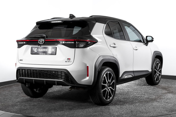 Toyota Yaris Cross 1.5 Hybrid 130 GR Sport | Adapt.Cruise | Head-up | 360 Camera | Stoel+Stuurverw. | Dig.Cockpit | NAV + App.Connect (Draadloos) | ECC | LM 18" | 6116