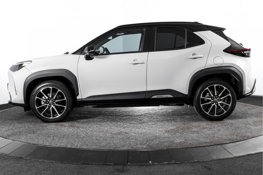 Toyota Yaris Cross 1.5 Hybrid 130 GR Sport | Adapt.Cruise | Head-up | 360 Camera | Stoel+Stuurverw. | Dig.Cockpit | NAV + App.Connect (Draadloos) | ECC | LM 18" | 6116