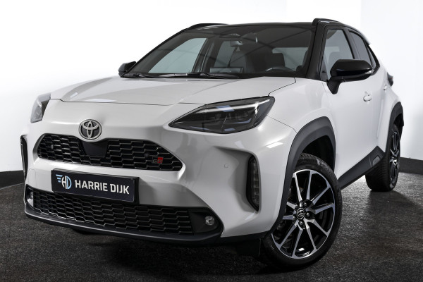 Toyota Yaris Cross 1.5 Hybrid 130 GR Sport | Adapt.Cruise | Head-up | 360 Camera | Stoel+Stuurverw. | Dig.Cockpit | NAV + App.Connect (Draadloos) | ECC | LM 18" | 6116
