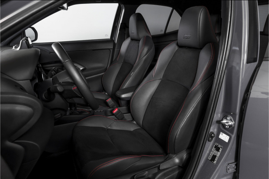 Toyota Yaris Cross 1.5 Hybrid 130 GR Sport | Adapt.Cruise | Head-up | 360 Camera | Stoel+Stuurverw. | Dig.Cockpit | NAV + App. Connect (Draadloos) | ECC | LM 18" | 9816