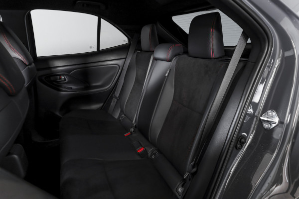 Toyota Yaris Cross 1.5 Hybrid 130 GR Sport | Adapt.Cruise | Head-up | 360 Camera | Stoel+Stuurverw. | Dig.Cockpit | NAV + App. Connect (Draadloos) | ECC | LM 18" | 9816