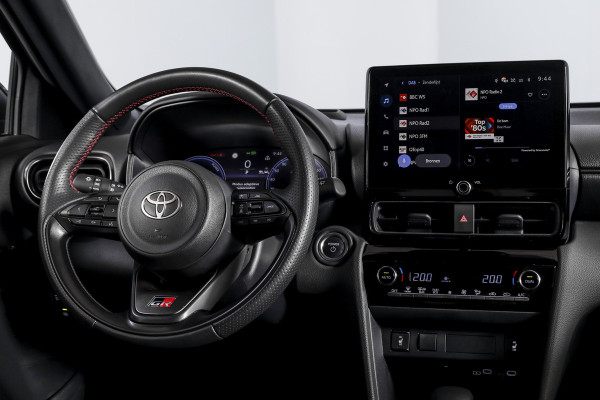 Toyota Yaris Cross 1.5 Hybrid 130 GR Sport | Adapt.Cruise | Head-up | 360 Camera | Stoel+Stuurverw. | Dig.Cockpit | NAV + App. Connect (Draadloos) | ECC | LM 18" | 9816