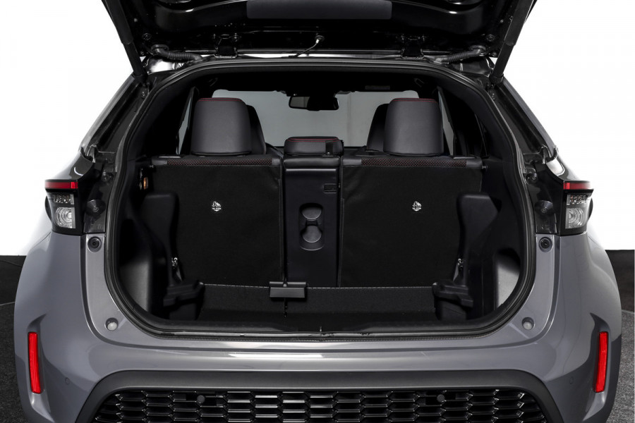 Toyota Yaris Cross 1.5 Hybrid 130 GR Sport | Adapt.Cruise | Head-up | 360 Camera | Stoel+Stuurverw. | Dig.Cockpit | NAV + App. Connect (Draadloos) | ECC | LM 18" | 9816