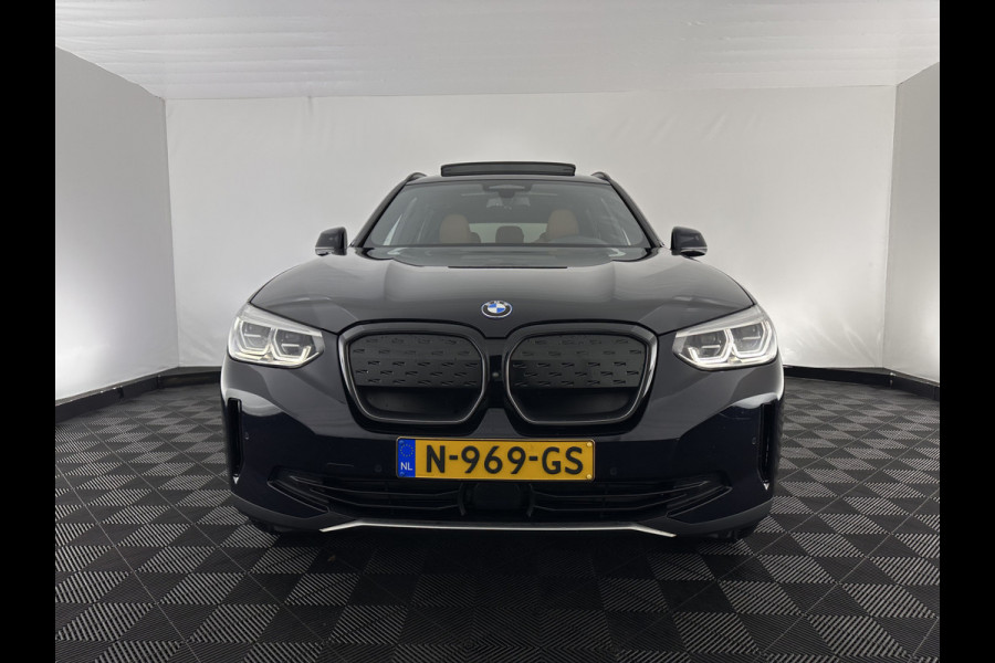 BMW iX3 High Executive 80 kWh [ 3-Fase ] {SOH-96%} (INCL-BTW) Aut. *PANO | HEAD-UP | LEATHER | HARMAN/KARDON | FULL-LED | BLINDSPOT | MEMORY-PACK | DIGI-COCKPIT | HEATED-SPORTSEATS | KEYLESS | TOPVIEW | DAB+ | NAVI-FULLMAP | 19''ALU*