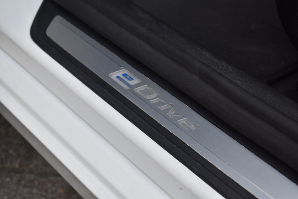 BMW 5 Serie 530e High Executive Pano Leder Sfeer Camera