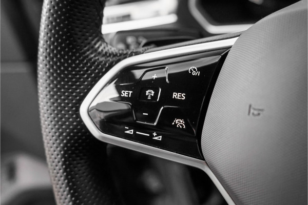 Volkswagen Tiguan 1.4 TSI eHybrid R-Line Business+ ACC Elek Trekhaak Stuur & Stoelverw