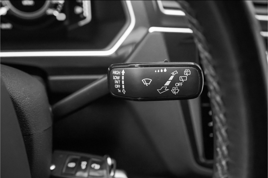Volkswagen Tiguan 1.4 TSI eHybrid R-Line Business+ ACC Elek Trekhaak Stuur & Stoelverw