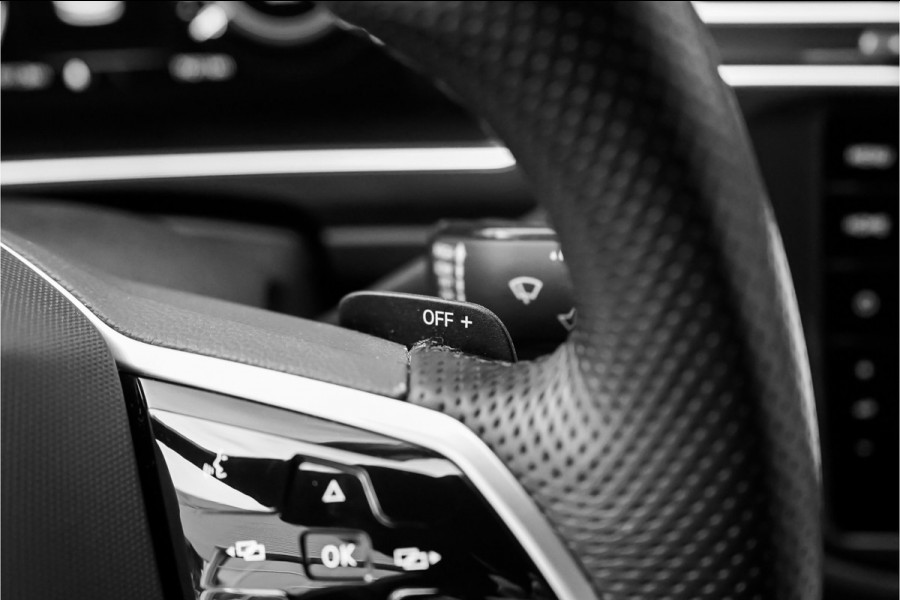 Volkswagen Tiguan 1.4 TSI eHybrid R-Line Business+ ACC Elek Trekhaak Stuur & Stoelverw