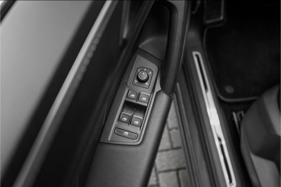 Volkswagen Tiguan 1.4 TSI eHybrid R-Line Business+ ACC Elek Trekhaak Stuur & Stoelverw