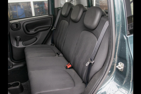 Fiat Panda Hybrid Garmin Cross | Clima | Priv. glass | Dakrails | 5-Persoons | Apple Carplay | Verde Foresta | Pack Garmin