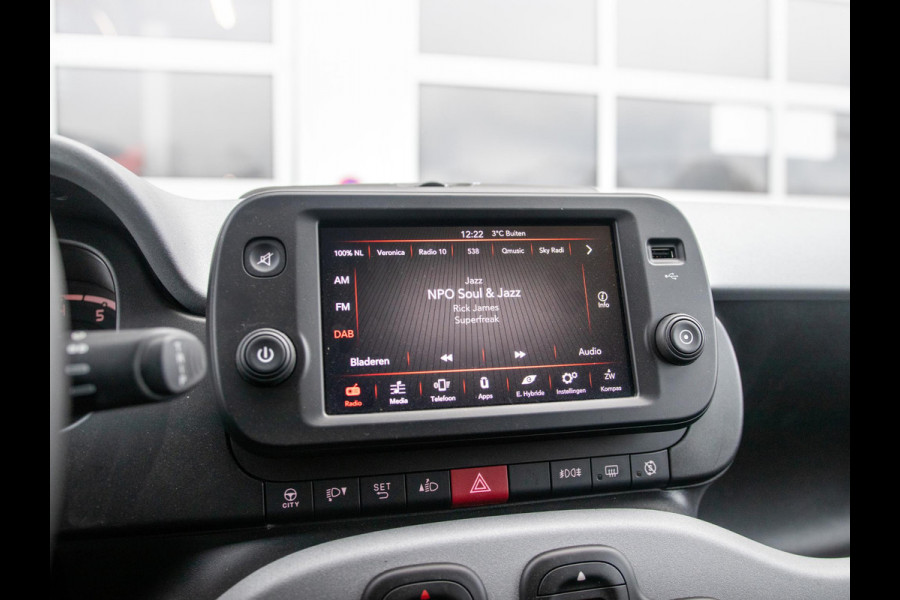 Fiat Panda Hybrid Garmin Cross | Clima | Priv. glass | Dakrails | 5-Persoons | Apple Carplay | Verde Foresta | Pack Garmin