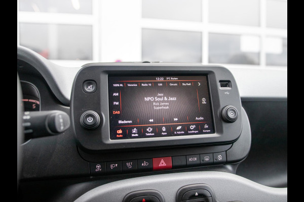 Fiat Panda Hybrid Garmin Cross | Clima | Priv. glass | Dakrails | 5-Persoons | Apple Carplay | Verde Foresta | Pack Garmin