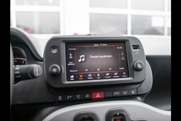 Fiat Panda Hybrid Garmin Cross | Clima | Priv. glass | Dakrails | 5-Persoons | Apple Carplay | Verde Foresta | Pack Garmin