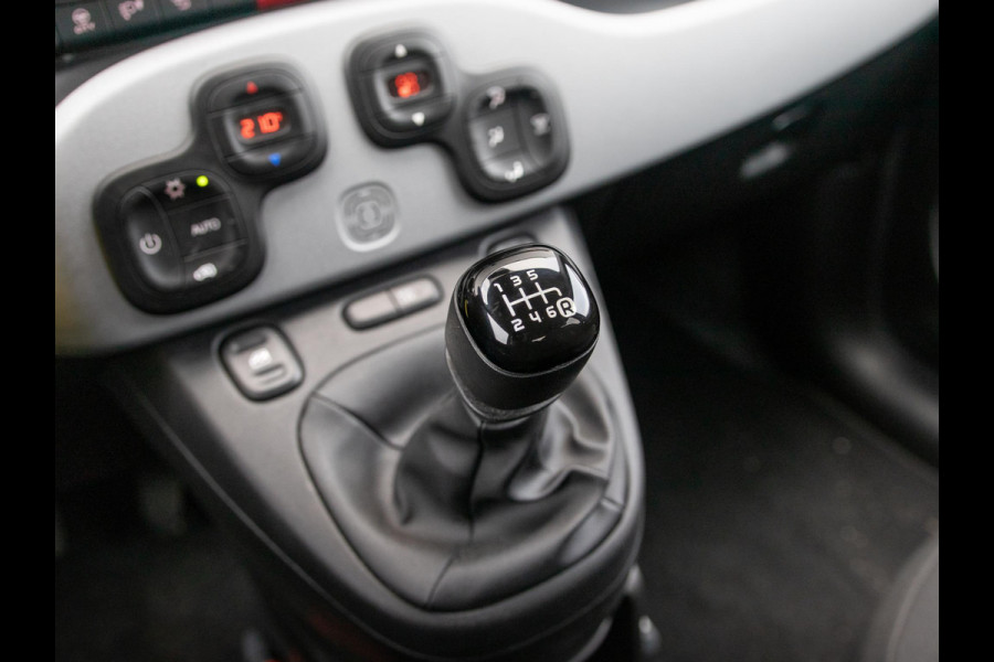 Fiat Panda Hybrid Garmin Cross | Clima | Priv. glass | Dakrails | 5-Persoons | Apple Carplay | Verde Foresta | Pack Garmin