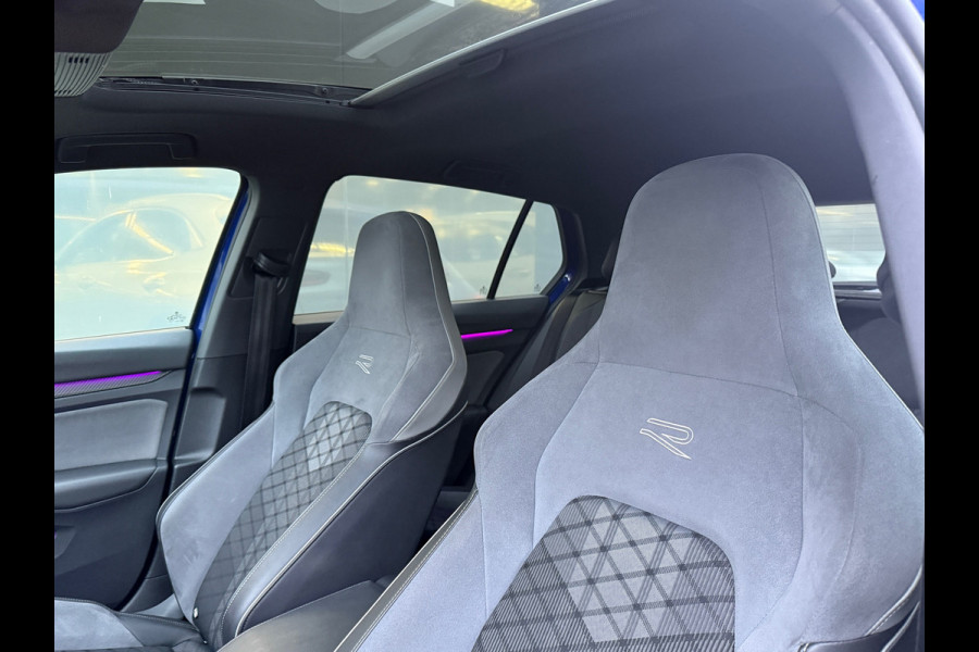 Volkswagen Golf 1.5 eTSI R-Line 3XR-Line Pano|Sportstoelen|Dynaudio|Sfeer