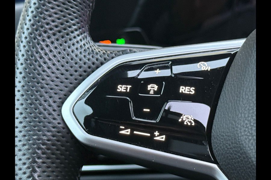 Volkswagen Golf 1.5 eTSI R-Line 3XR-Line Pano|Sportstoelen|Dynaudio|Sfeer