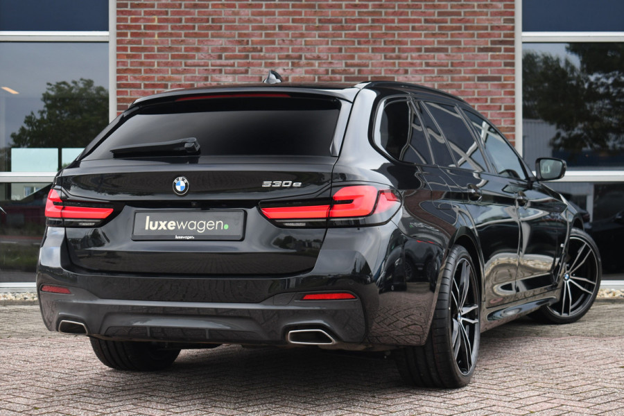 BMW 5 Serie Touring 530e 292pk M-Sport Pano ACC 360 HUD Laser 4wielbest Comf-stoel
