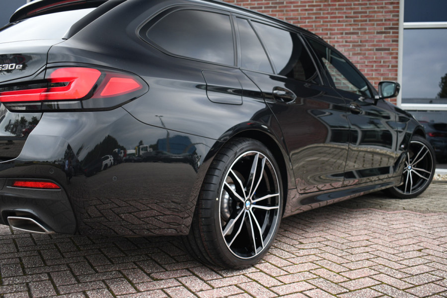 BMW 5 Serie Touring 530e 292pk M-Sport Pano ACC 360 HUD Laser 4wielbest Comf-stoel