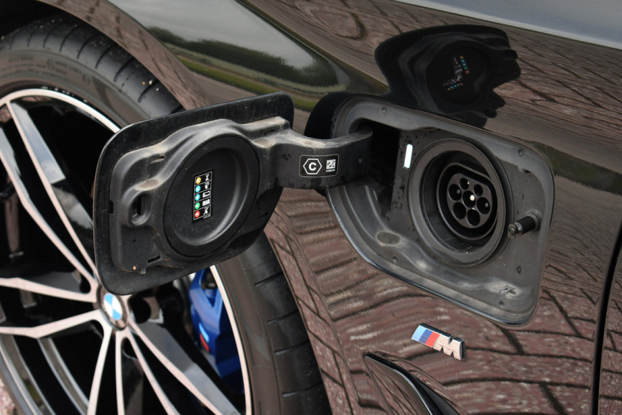 BMW 5 Serie Touring 530e 292pk M-Sport Pano ACC 360 HUD Laser 4wielbest Comf-stoel