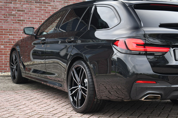 BMW 5 Serie Touring 530e 292pk M-Sport Pano ACC 360 HUD Laser 4wielbest Comf-stoel