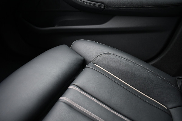 BMW 5 Serie Touring 530e 292pk M-Sport Pano ACC 360 HUD Laser 4wielbest Comf-stoel