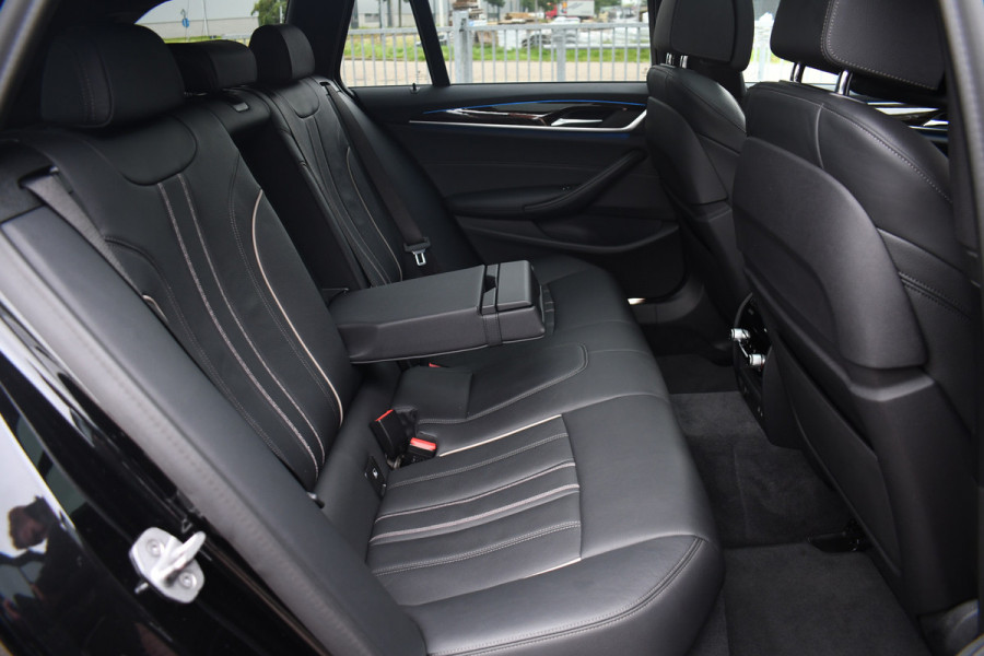 BMW 5 Serie Touring 530e 292pk M-Sport Pano ACC 360 HUD Laser 4wielbest Comf-stoel