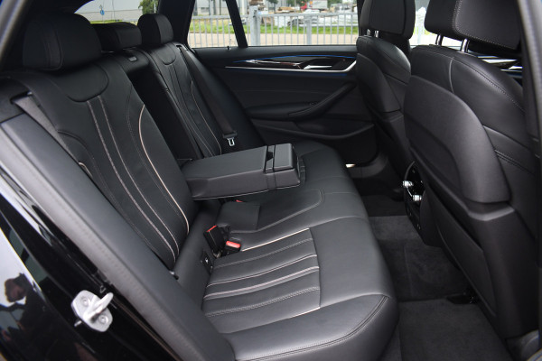 BMW 5 Serie Touring 530e 292pk M-Sport Pano ACC 360 HUD Laser 4wielbest Comf-stoel