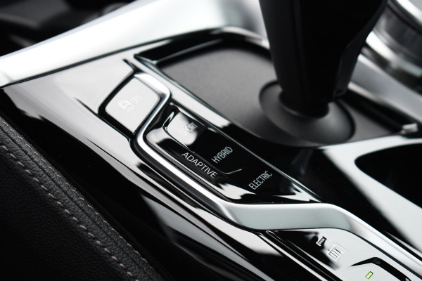 BMW 5 Serie Touring 530e 292pk M-Sport Pano ACC 360 HUD Laser 4wielbest Comf-stoel