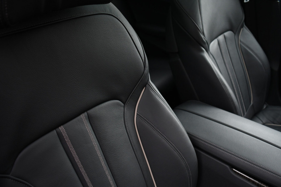 BMW 5 Serie Touring 530e 292pk M-Sport Pano ACC 360 HUD Laser 4wielbest Comf-stoel