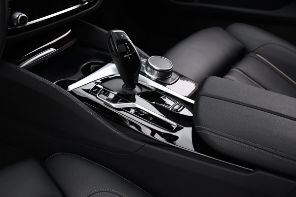 BMW 5 Serie Touring 530e 292pk M-Sport Pano ACC 360 HUD Laser 4wielbest Comf-stoel