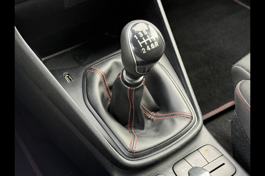 Ford Fiesta BWJ 11-2022 | 1.0T 126PK Hybrid ST-Line | CLIMA | NAVI | SPOILERKIT | CRUISE | SPORTSTOELEN | CARPLAY |