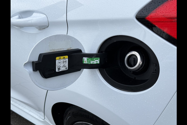 Ford Fiesta BWJ 11-2022 | 1.0T 126PK Hybrid ST-Line | CLIMA | NAVI | SPOILERKIT | CRUISE | SPORTSTOELEN | CARPLAY |