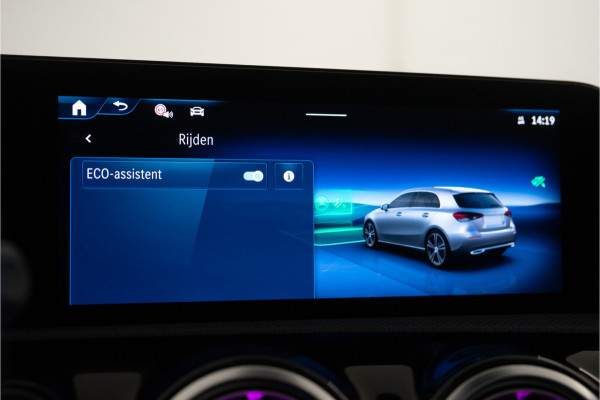 Mercedes-Benz A-Klasse 250 e Premium AMG Facelift 218PK | Pano | Keyless | Sfeer | Night | Fabrieksgarantie