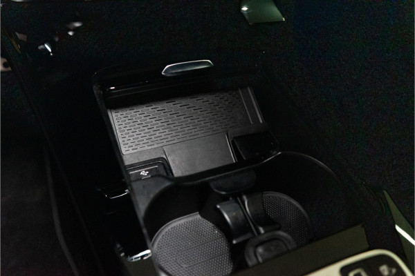 Mercedes-Benz A-Klasse 250 e Premium AMG Facelift 218PK | Pano | Keyless | Sfeer | Night | Fabrieksgarantie