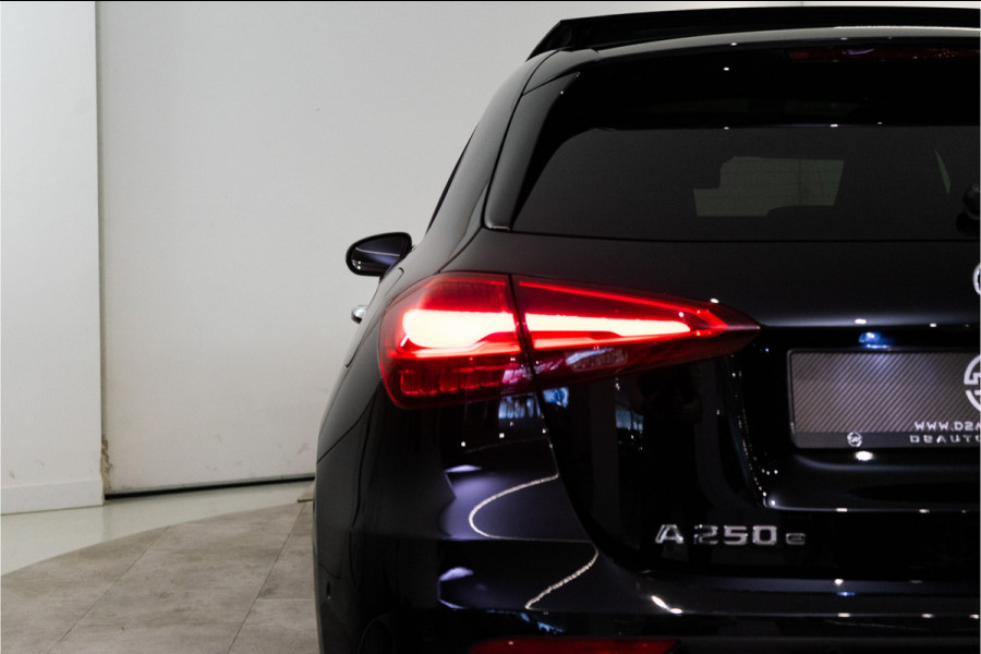Mercedes-Benz A-Klasse 250 e Premium AMG Facelift 218PK | Pano | Keyless | Sfeer | Night | Fabrieksgarantie