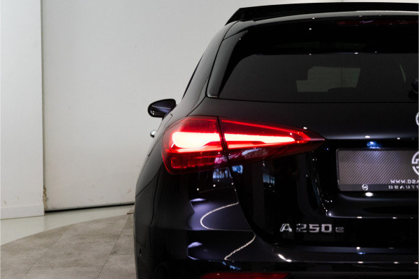 Mercedes-Benz A-Klasse 250 e Premium AMG Facelift 218PK | Pano | Keyless | Sfeer | Night | Fabrieksgarantie