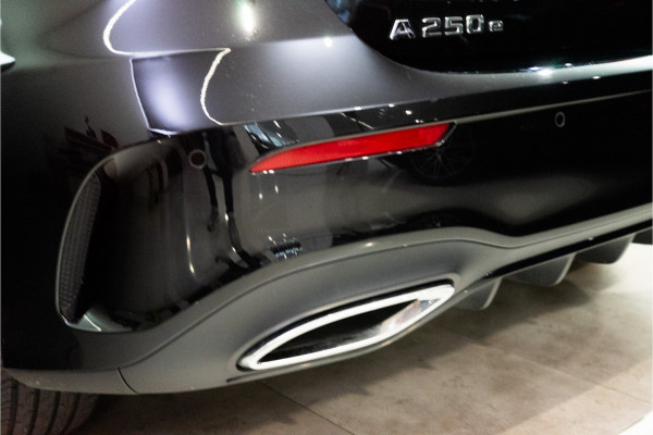 Mercedes-Benz A-Klasse 250 e Premium AMG Facelift 218PK | Pano | Keyless | Sfeer | Night | Fabrieksgarantie
