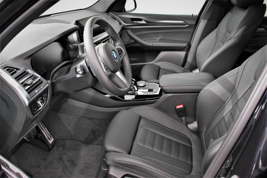BMW X3 xDrive30e M Sport High Executive | Leder | Schuif/kantel dak | Navigatie | Climate Control | Camera | Electrisch bedienbare achterklep | Active Cruise Control | 19" Lichtmetalen velgen